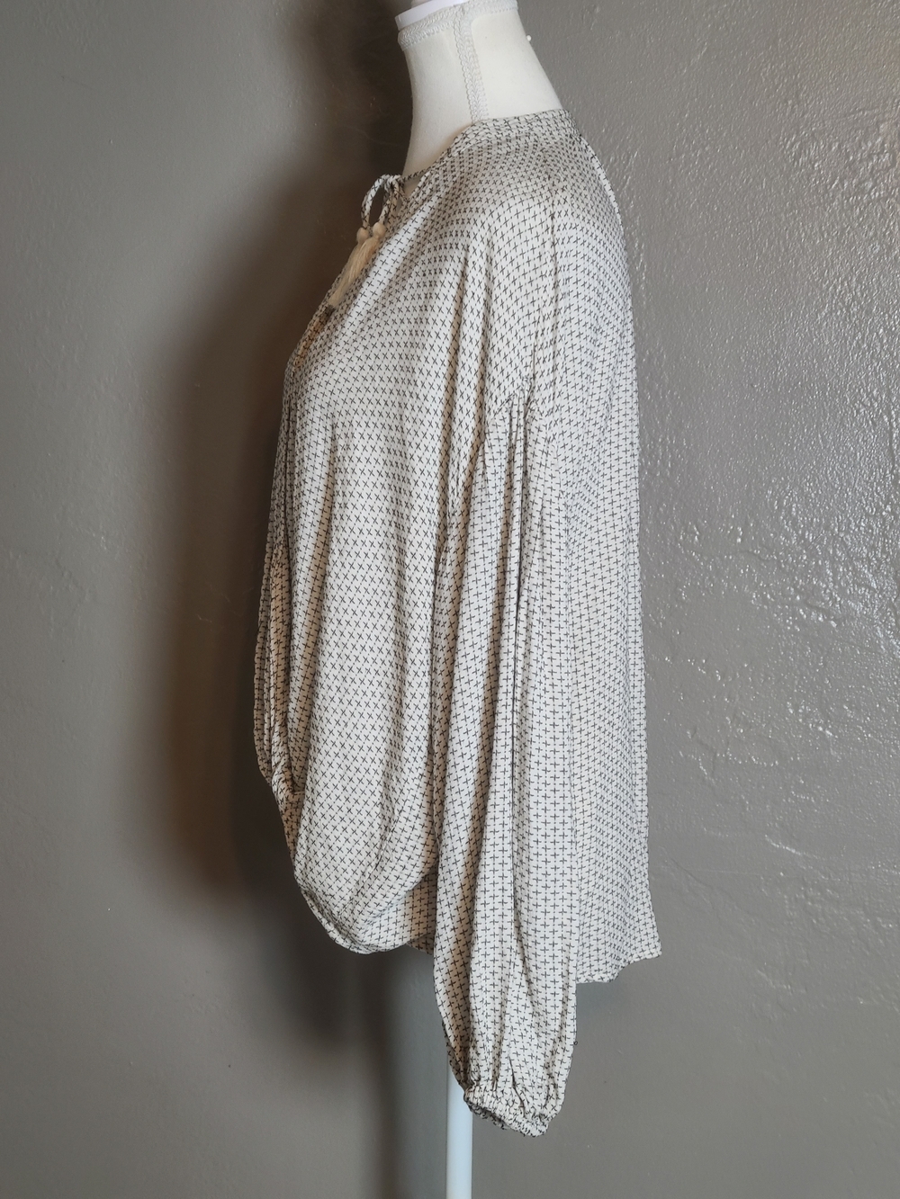 Lou & Grey For Loft Cute Cream Tassel-Tie Long Sleeve Blouse Medium Front Twist - Picture 3 of 9